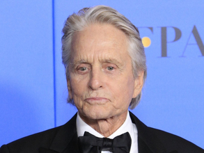 マイケル・ダグラス、泥酔してジュリア・ロバーツに暴言　謝罪のバラ贈るも関係修復ならず