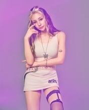 『ラヴ上等』Babyこと鈴木ユリア、90年代ユーロビート・ナンバーでエイベックスよりデビュー決定