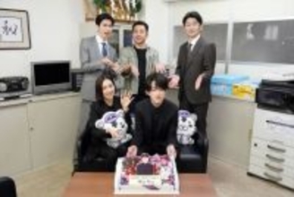 横山裕が43歳に！　ドラマ『約束 ～16年目の真実～』キャスト陣がサプライズで誕生日を祝福
