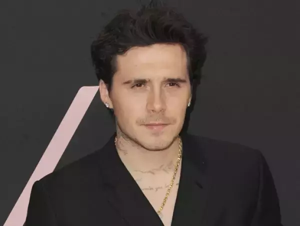 両親と確執のブルックリン・ベッカム、父ベッカムに捧げたタトゥーを上書き