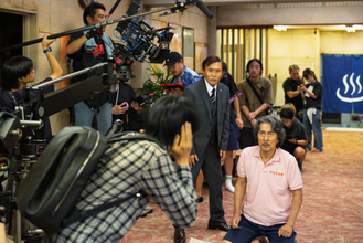 役所広司×宮藤官九郎『俺のこと、なんか言ってた？』特別映像公開！　濱田雅功との共演秘話も明らかに