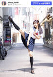 「“日本一強い女子アナ”堀江聖夏、ミニスカセーラー服でハイキック！　33歳誕生日を報告」の画像1