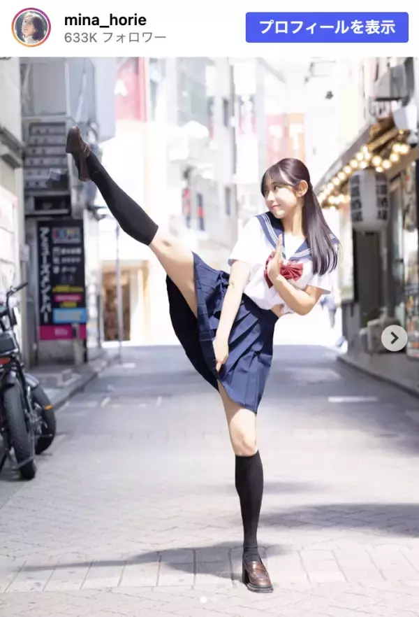 “日本一強い女子アナ”堀江聖夏、ミニスカセーラー服でハイキック！　33歳誕生日を報告