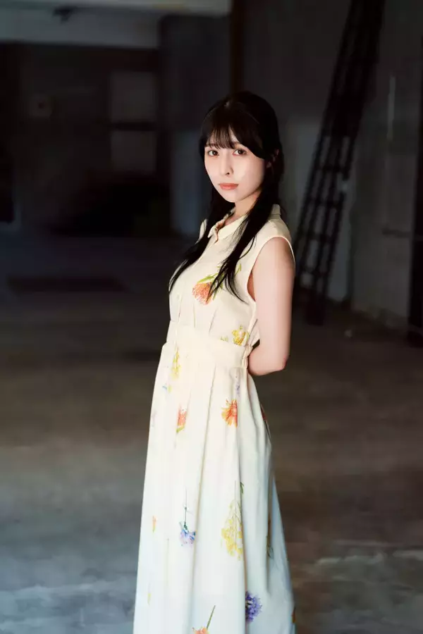 かわいすぎて大抜てき！　アイドル美女がOL風に清楚系、水着も初披露するグラビア！