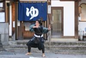 『探偵さん、リュック開いてますよ』タイムスリップした男のまさかの展開に反響「おもろい」「神回」