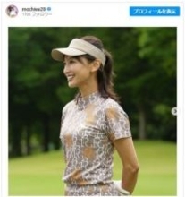 望月理恵52歳、超ミニ丈スカートのゴルフコーデに反響「このスタイル 眩しすぎる」