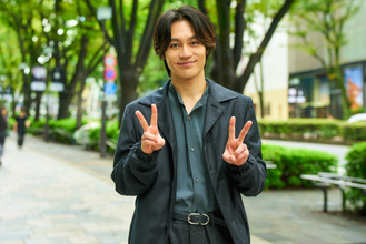 松田元太、スマートなダークグレースーツ姿で『はだかんぼうたち』クランクイン　演じる主人公は「悪っ！」
