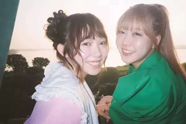 2人組YouTuberむくえな、10周年を記念したスタイルブックを発売　テーマは「親友としたい10のこと」
