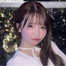 もえあず、水着でポージング　お昼ご飯を食べてしまい「おなか必死にひっこめてる」