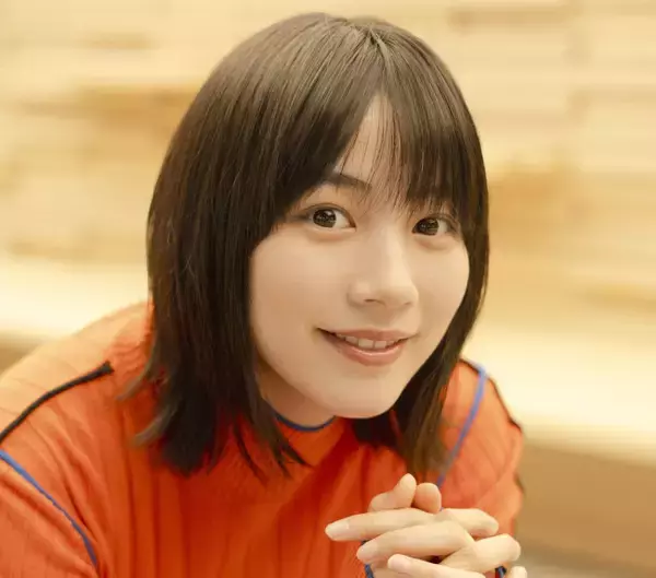 のん、ロングスカートで豪快キック！「足上がるねー」「力強く美しい」