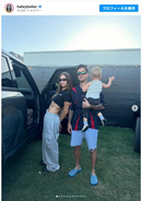 ヘイリー・ビーバー、息子のキュートな“コーチェラタトゥー”披露　ジャスティンを応援