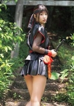 20歳新人アイドルの“くノ一”グラビア、元AKB48美女はかわいいカジノディーラーに変身！