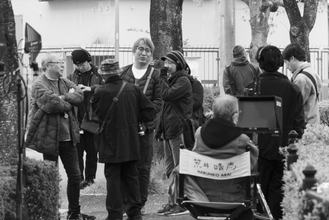 綾野剛主演『星と月は天の穴』、情熱と信頼関係で結ばれた“荒井組”の現場風景を収めたメイキング解禁