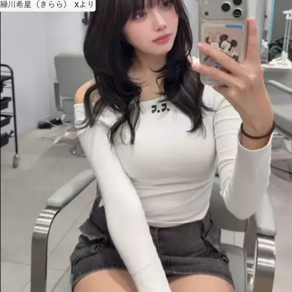 176cm元アイドル22歳、タイトなトップス×ミニ丈姿が「スタイル抜群」「美しすぎ」「何頭身!？」　コスプレイヤーとして活躍中