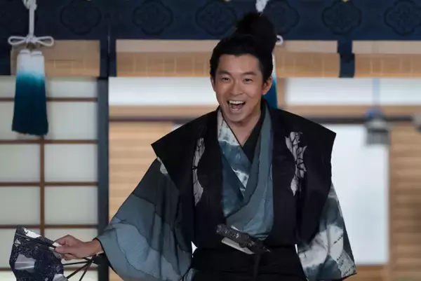 『豊臣兄弟！』第26回 “小一郎”仲野太賀と“秀吉”池松壮亮、“信長”小栗旬たちを長浜城に招く