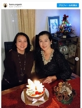 女優・杉田かおる、いとこの美人女優の誕生日を祝い2ショット「笑顔の目元口元がそっくりですね」