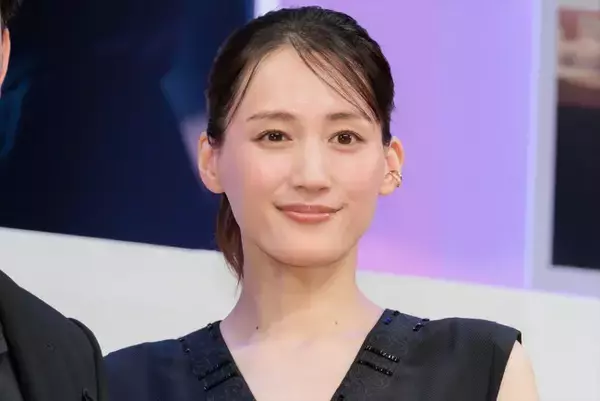 綾瀬はるか、実話を基にした主演作の試写で号泣「ズビズビで帰りました」