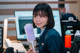 「趣里、出産後初連ドラ主演！クセ強税関職員が国の境界線を守る『大空港～GATE24～』今夜スタート」の画像1