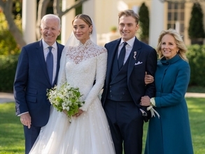 バイデン大統領の美しい孫娘、ホワイトハウスで挙式　ドレスはラルフローレン
