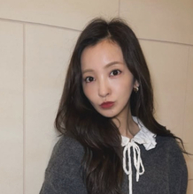 板野友美、脚の細さにビックリ！　ミニスカコーデに反響