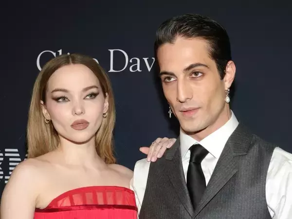 ダヴ・キャメロン、マネスキンのボーカルとレッドカーペットデビュー！　キスも披露
