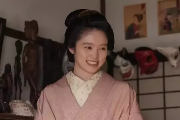 明日の『ばけばけ』“トキ”高石あかり、“ヘブン”トミー・バストウの成功を祈り人形を作りはじめる