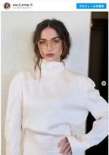 アナ・デ・アルマス、ルイ・ヴィトンのショーでキュートなメガネ姿披露　中条あやみ&BLACKPINKリサらも来場