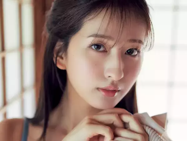 モデル級スタイルのグラドル美女24歳、最新グラビア