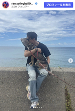 男子バレー高橋藍「淡路島旅行してきました！」腕に抱かれる愛犬に「羨ましい」の声