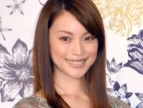 「美男美女夫婦」「本当に素敵」エビちゃん46歳インスタにイケメン夫登場し反響