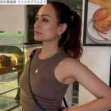 佐田真由美48歳、タンクトップ姿で美スタイル全開「ステキです」　2児の母