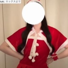 昨年の紅白出場16歳tuki.、ミニスカのサンタコスが「スタイル抜群」「可愛すぎ」「モデル体型」と絶賛の声