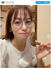 鷲見玲奈、「アラレちゃん」風メガネ姿で手羽先満喫「2人前平らげました!!」