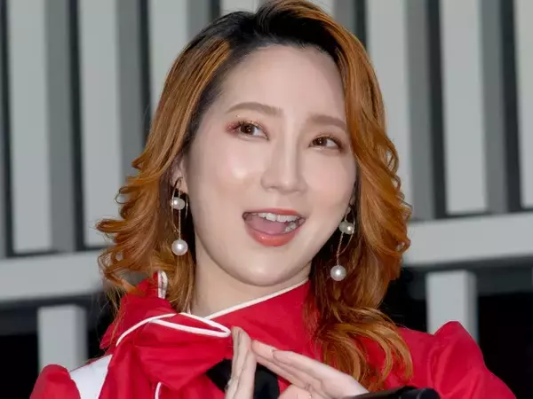 ファーストサマーウイカ、ノリノリの女医コスプレ「めっちゃ綺麗」「美人すぎて“気絶”する」と反響