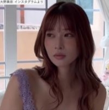 フォロワー130万の“日本一美しいドラマー”、ベッド上でのグラビア撮影姿が「スタイル抜群」「最高」