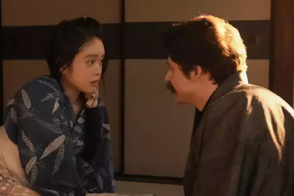 明日の『ばけばけ』“トキ”高石あかりが出産の日を迎え、家族は屋敷の柱に向かう