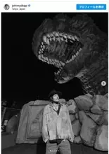 8年半ぶり来日のジョニー・デップ、ゴジラとの記念写真に反響