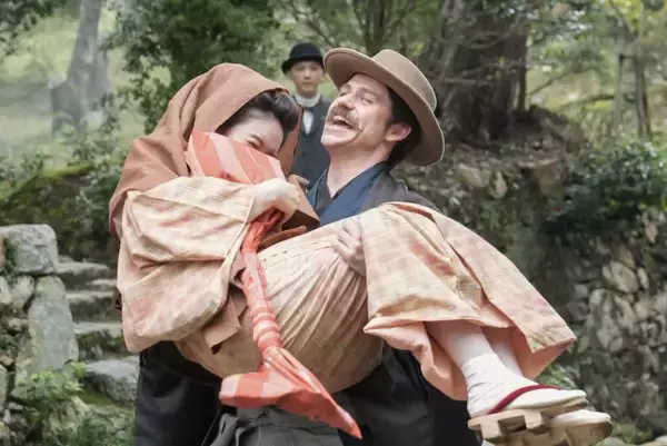 来週の『ばけばけ』松野家、“ヘブン”トミー・バストウのおかげで借金完済！