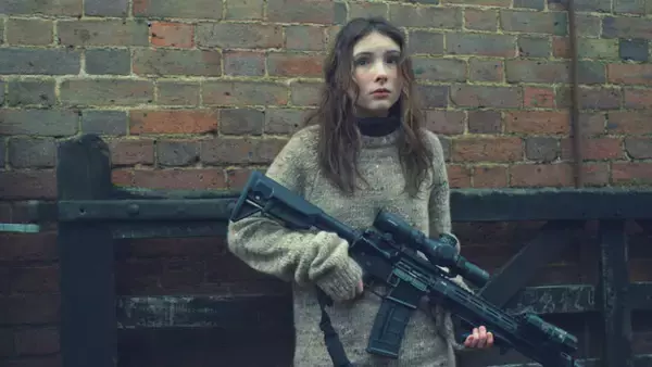 『シェルター』ジェイソン・ステイサムが圧倒された14歳少女　500人超から選出された新鋭ボディ・レイ・ブレスナックとは