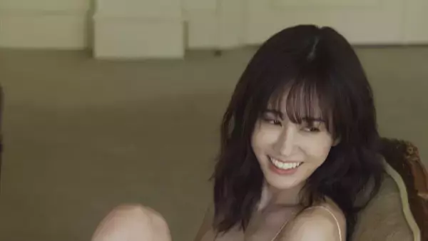 前田敦子「どっぷりと大人の恋愛に浸ってほしい」　“最後の写真集”先行カット2点解禁！