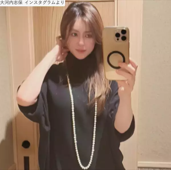 54歳美魔女モデル・大河内志保、エレガントなミニスカワンピ姿で美スタイル全開「年齢感じさせない」　元夫は新庄剛志