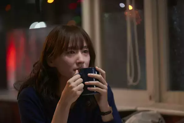 綾瀬はるかが涙…『人はなぜラブレターを書くのか』場面写真解禁　ヒゲダンとの対談映像も近日公開
