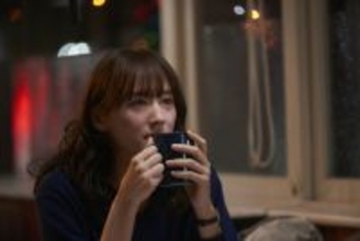 綾瀬はるかが涙…『人はなぜラブレターを書くのか』場面写真解禁　ヒゲダンとの対談映像も近日公開