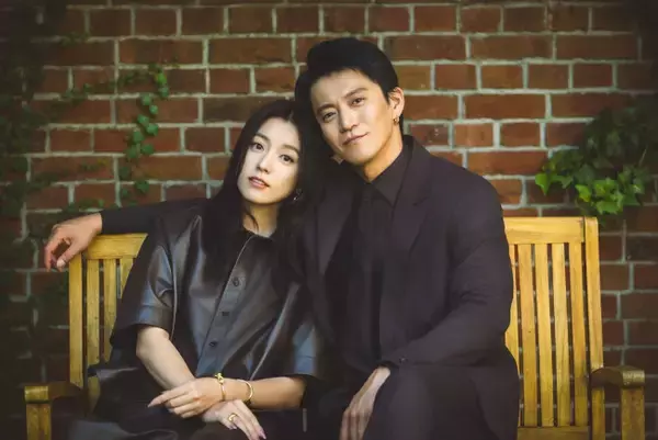 『匿名の恋人たち』小栗旬×ハン・ヒョジュのカップルフォト到着　赤西仁×中村ゆりとの仲良しトーク映像も