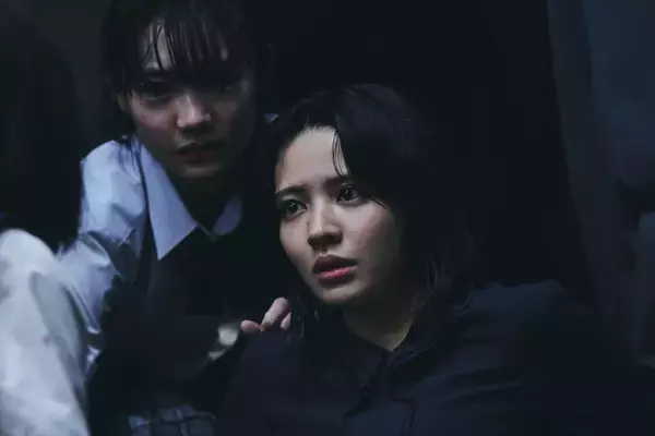 主演・鎮西寿々歌に忍び寄る恐怖　『だぁれかさんとアソぼ？』場面写真が一挙解禁