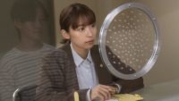 『テミスの不確かな法廷』“小野崎”鳴海唯、居酒屋で絡み酒　視聴者デジャブ「『あんぱん』でも見た」「琴子さんじゃん笑」