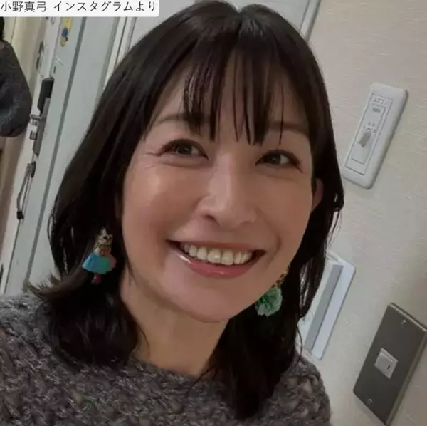 44歳美女タレント、スカート姿で美スタイル全開！　2002年のCMで大ブレイク