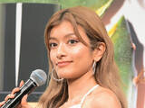 「「綺麗な背中」ローラ、華道に取り組むも“大胆な服装”に注目殺到！」の画像1