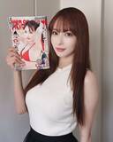 「“日本一美しいドラマー”、断り続けた雑誌グラビアに初登場で初表紙！」の画像1