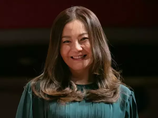「えっ！！」華原朋美、アーティスト写真一新　スラっとスーツで印象激変「ヤバい綺麗だぁ」